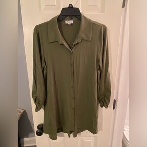 Ladies Kim Rogers size M khaki green button down blouse